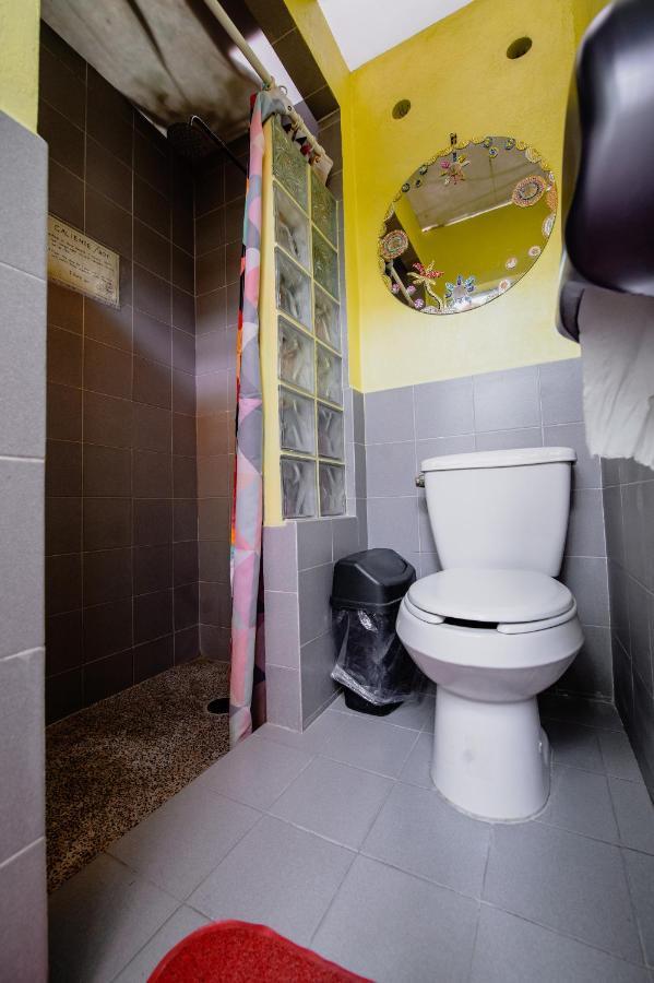 Df Airport Hostal
